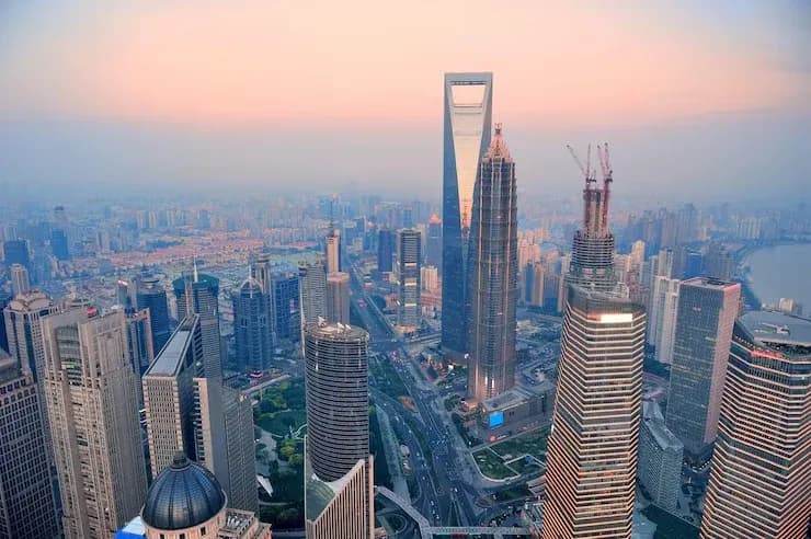 Pros and Cons of Moving to Abu Dhabi (1).webp